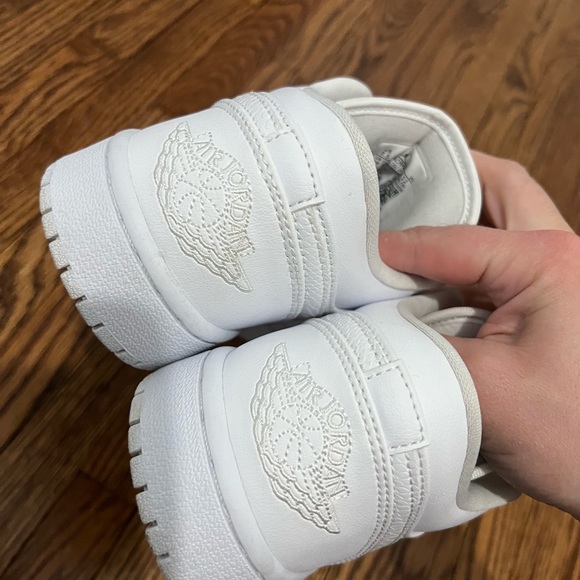 Nike low top Jordan sneakers great condition Womens 7.5 - Picture 2 of 6
